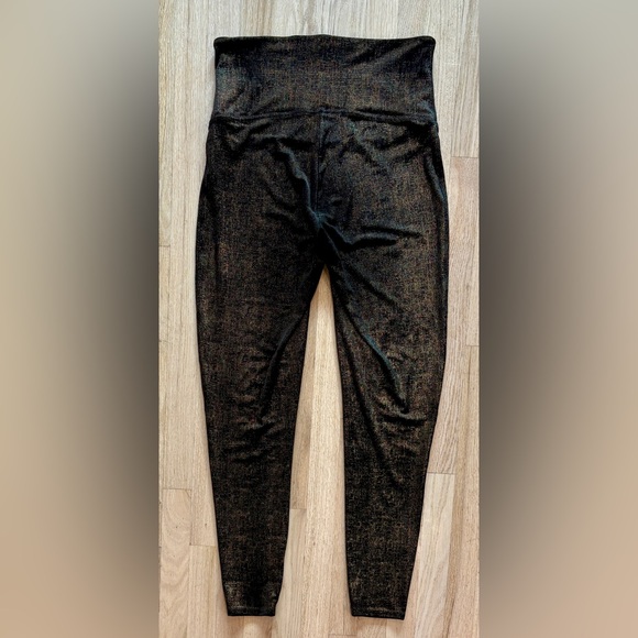 Spanx Velvet Shine Leggings, Black & Gold Metallic, High-Waist, Smoothing, sz 1X - Picture 4 of 7
